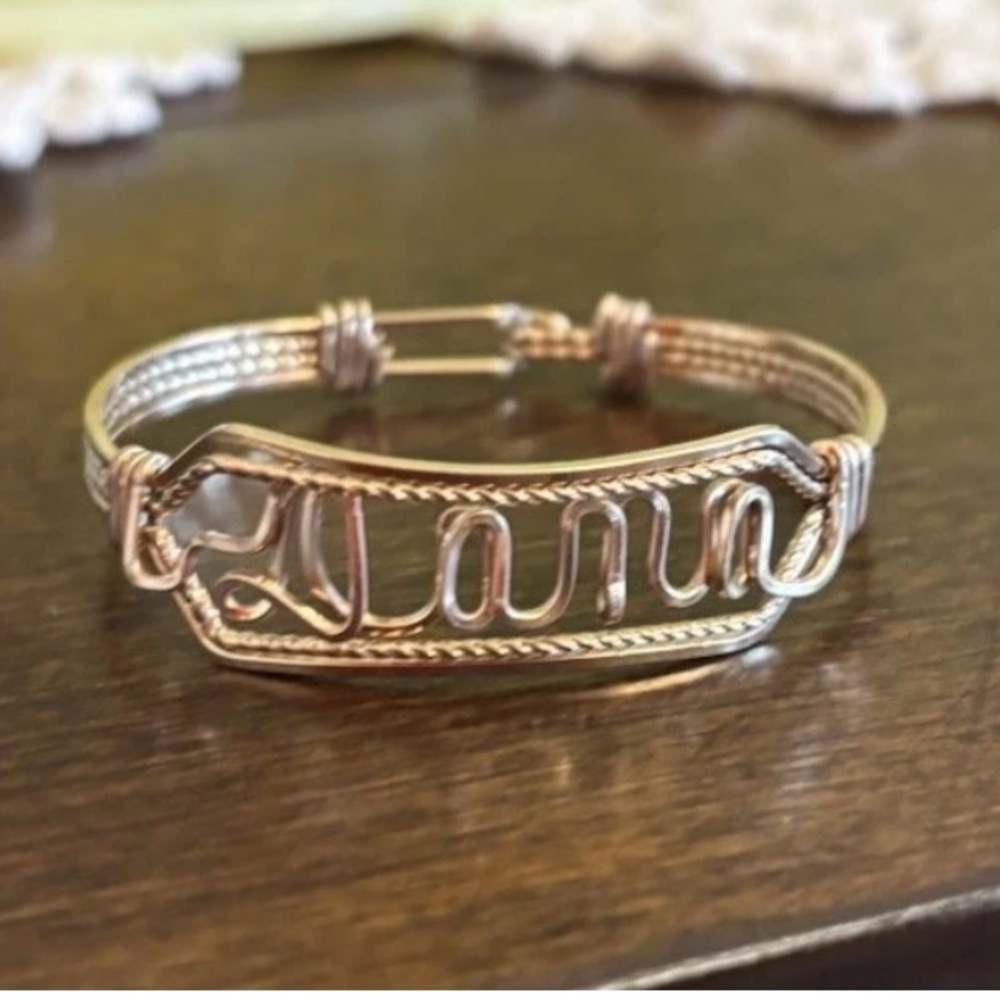 Personalized Gold Wire Bracelet “Dana”